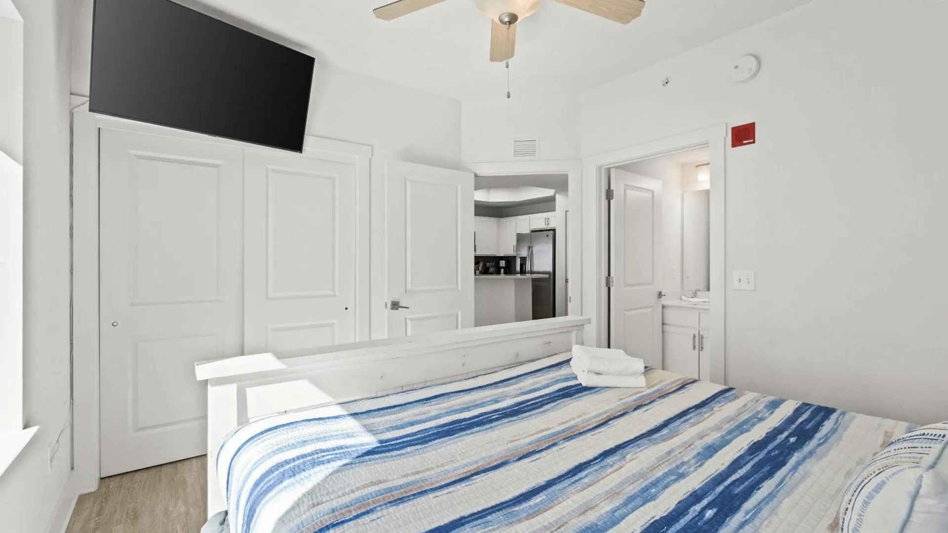 Calypso Resort And Towers #1101-3 By Book That Condo Panama City Beach